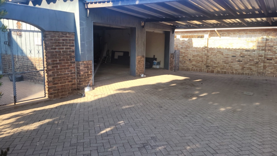 5 Bedroom Property for Sale in Wilkeville North West